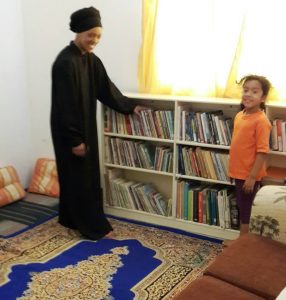 Compact library shelves for small spaces